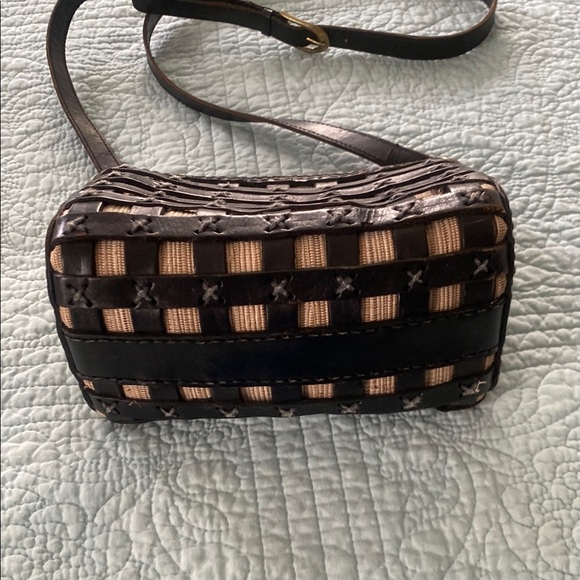 Vintage Black and Tan Leather Crossbody Bag with Woven Design - Picture 3 of 8